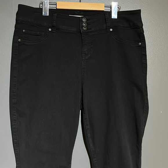 Torrid Black Super Stretch Jeggings - Picture 6 of 12